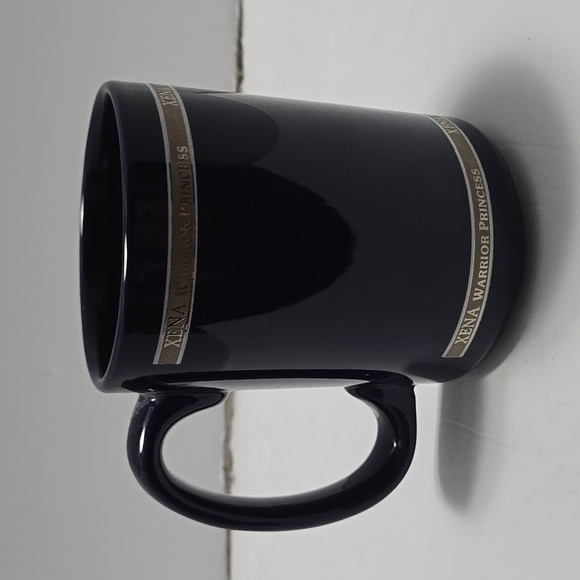 Xena Memorabilia mug in silver print - Picture 2 of 4